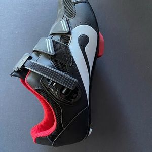 Peloton cleats- like new